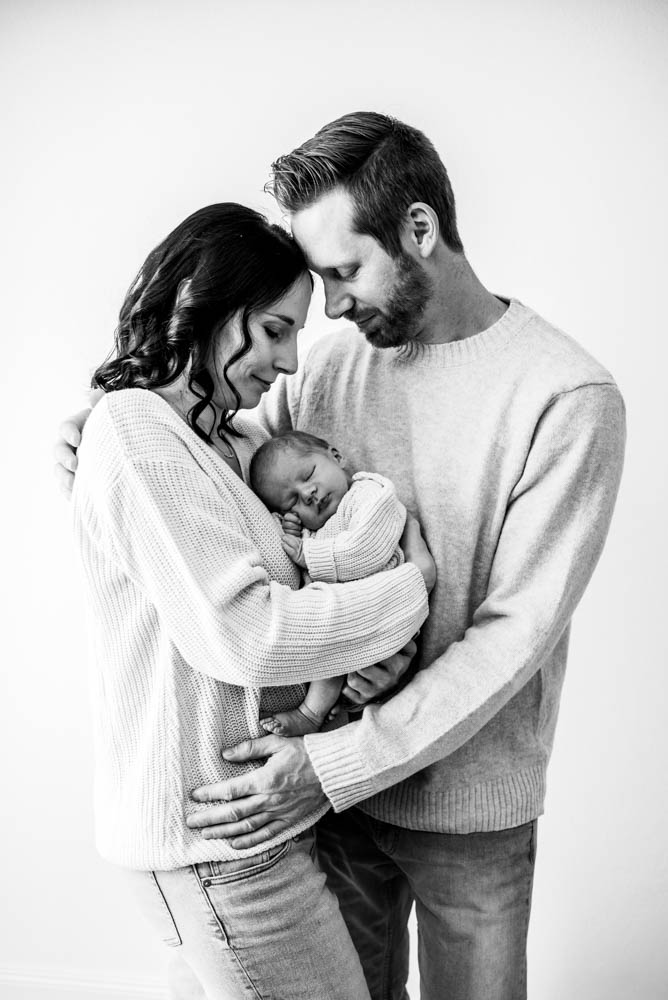 Neugeborenenfotografie mit Mama und Papa